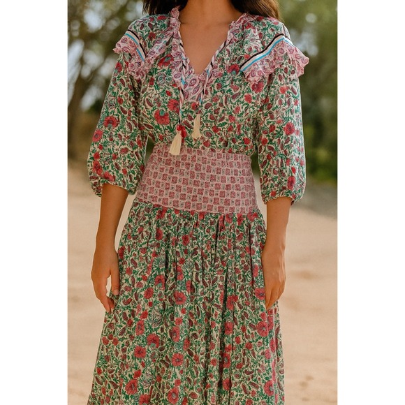 Bohemian Floral Print‎ Maxi Dress with Smocked Waist and Ruffled Neckline sz M